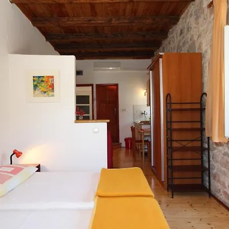 East West Daire Dubrovnik